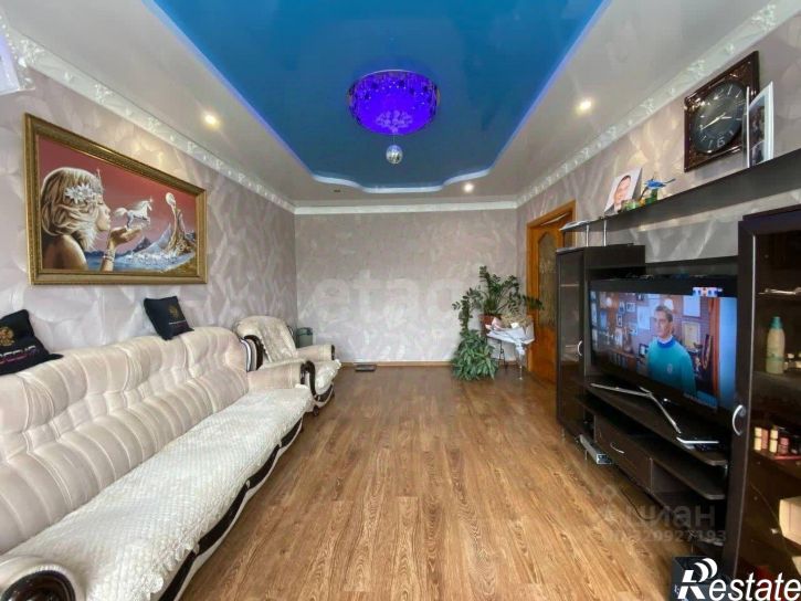 4-комн квартира мкр Буденного, 8,  д. 8