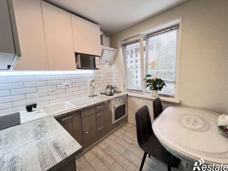 4-комн квартира мкр Лебединец, 17,  д. 17