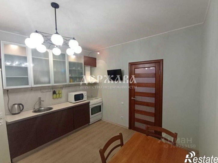 3-комн квартира Степной мкр,дом 6