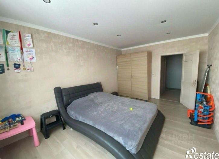 3-комн квартира Степной мкр, 9,  д. 9