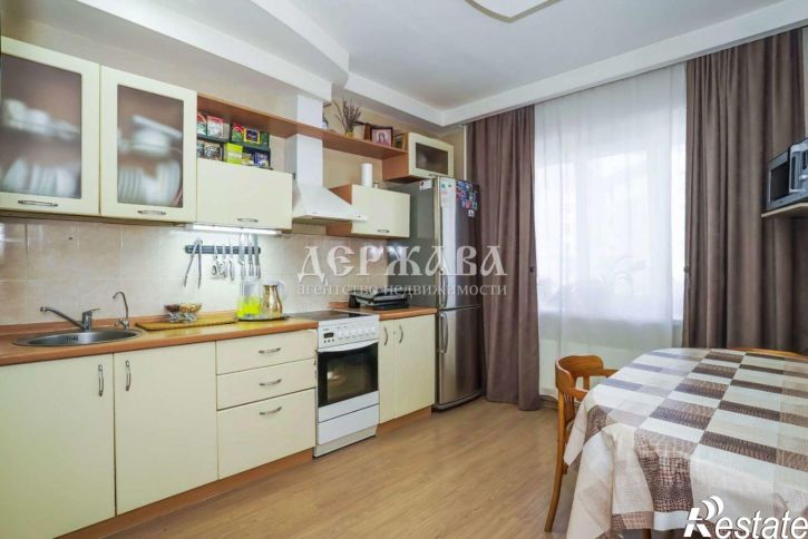 3-комн квартира Степной мкр, 4,  д. 4