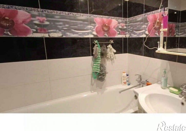 3-комн квартира Солнечный мкр, 4,  д. 4