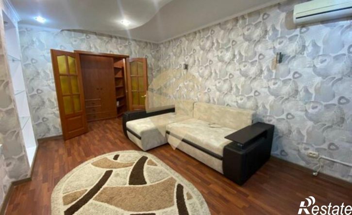 3-комн квартира мкр Королева, 4,  д. 4