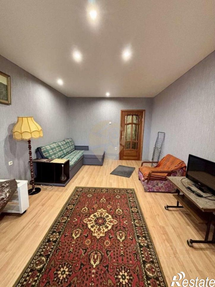 3-комн квартира мкр Королева, 1,  д. 1