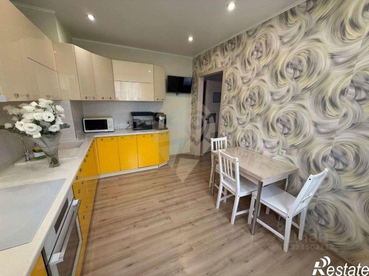 3-комн квартира Восточный мкр, 12,  д. 12