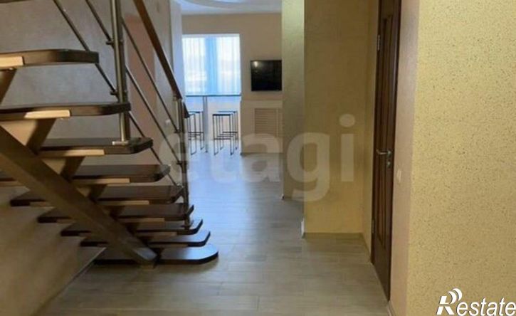 4-комн квартира мкр Зеленый Лог, 2,  д. 2