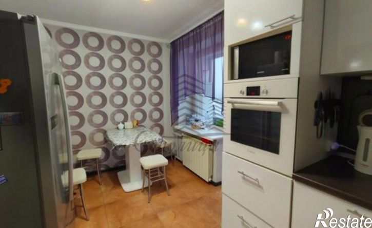 4-комн квартира мкр Макаренко, 40,  д. 40