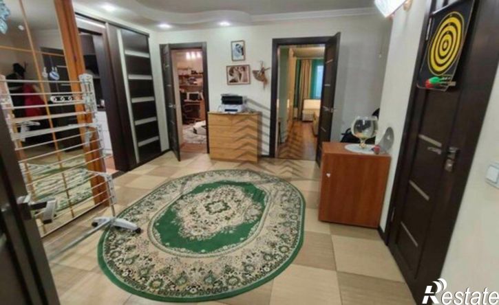 4-комн квартира мкр Макаренко, 40,  д. 40