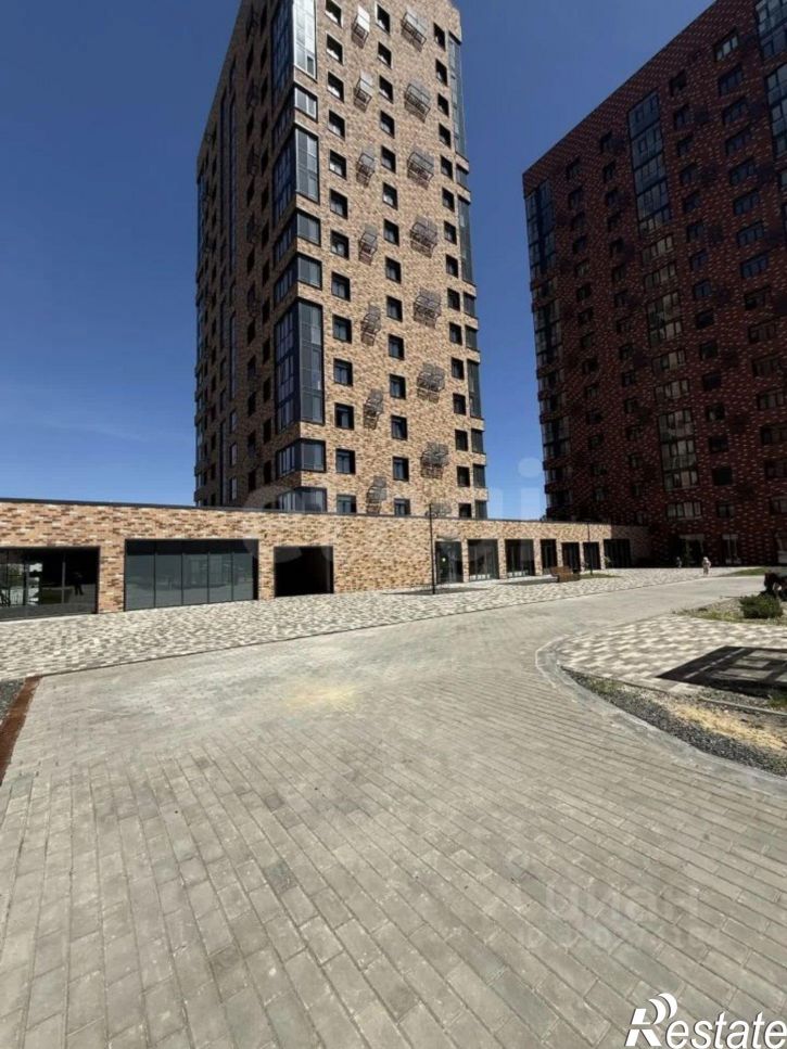 4-комн квартира мкр Космос, 11,  д. 11