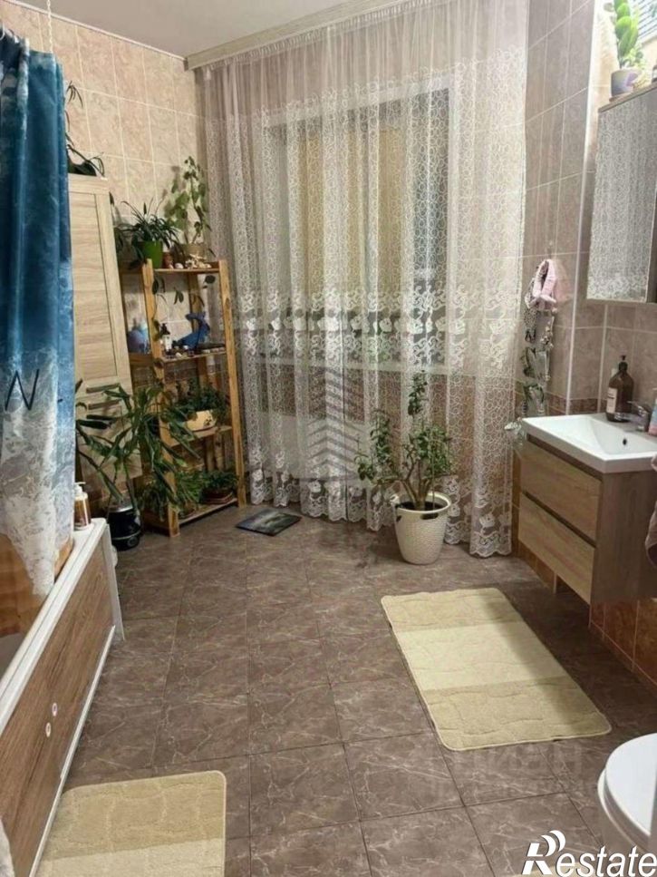3-комн квартира Степной мкр, 10,  д. 10