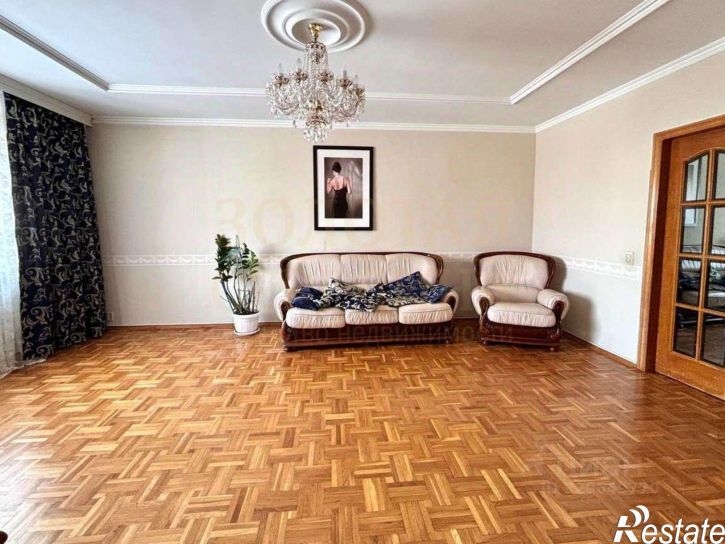 4-комн квартира мкр Королева, 37,  д. 37