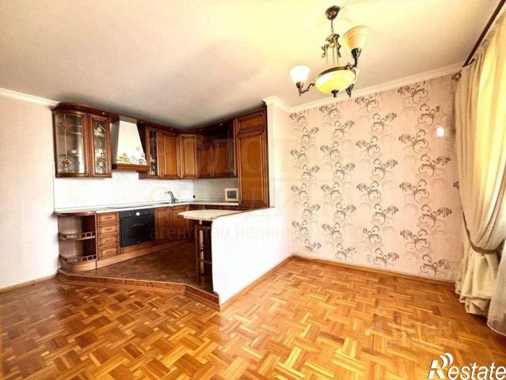 4-комн квартира мкр Королева, 37,  д. 37