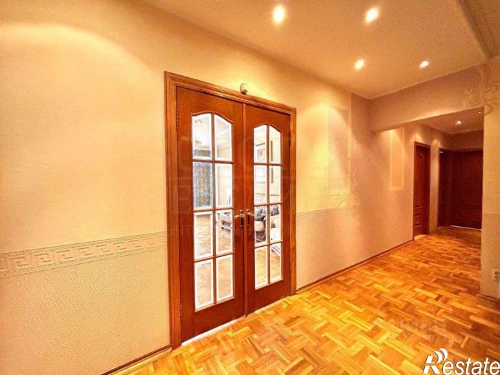 4-комн квартира мкр Королева, 37,  д. 37