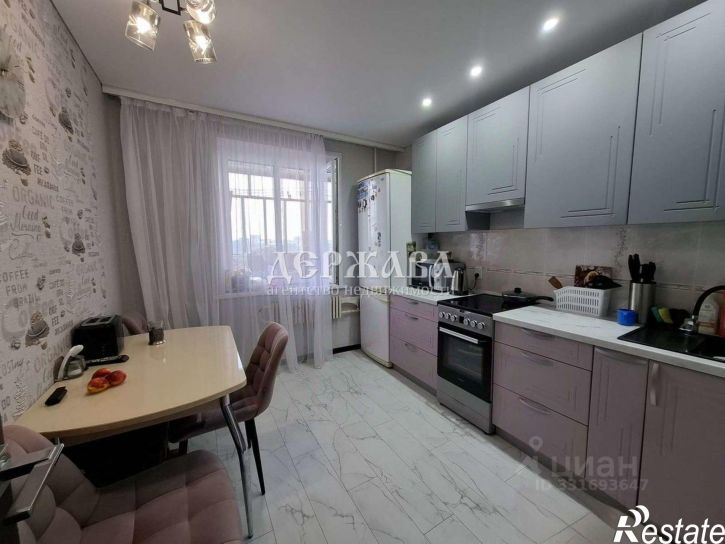 3-комн квартира мкр Макаренко, 11в,  д. 11в