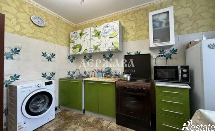 4-комн квартира мкр Буденного, 8,  д. 8