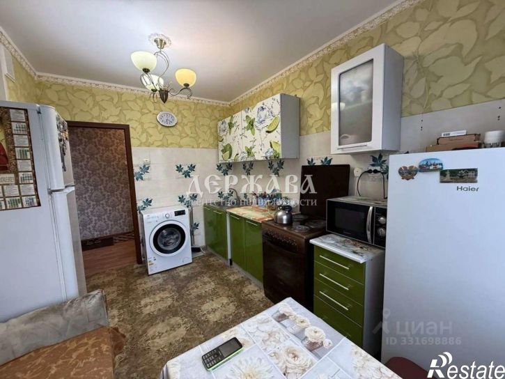 4-комн квартира мкр Буденного, 8,  д. 8