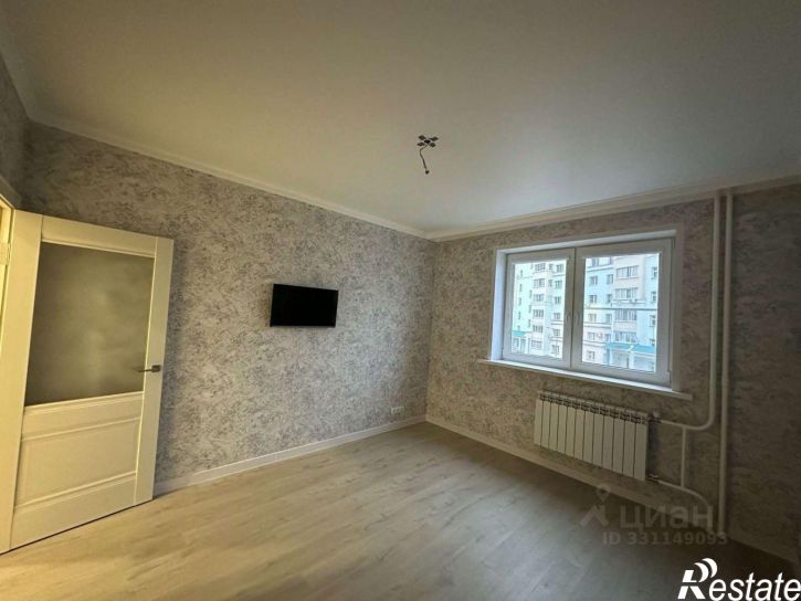 4-комн квартира Степной мкр, 8,  д. 8