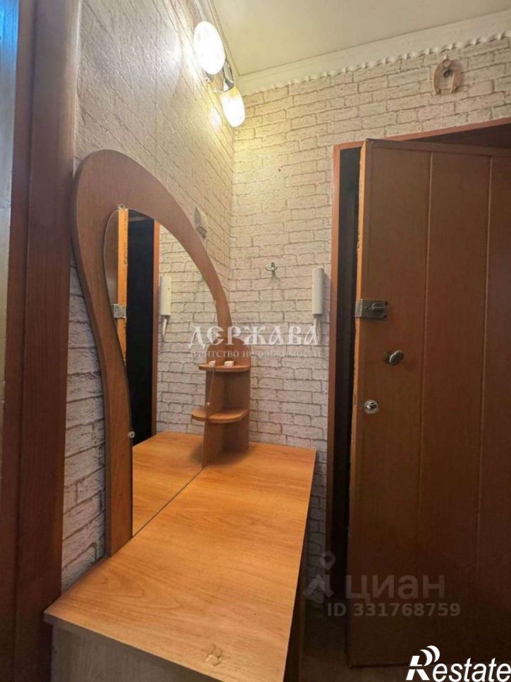 1-комн квартира мкр Приборостроитель, 12,  д. 12
