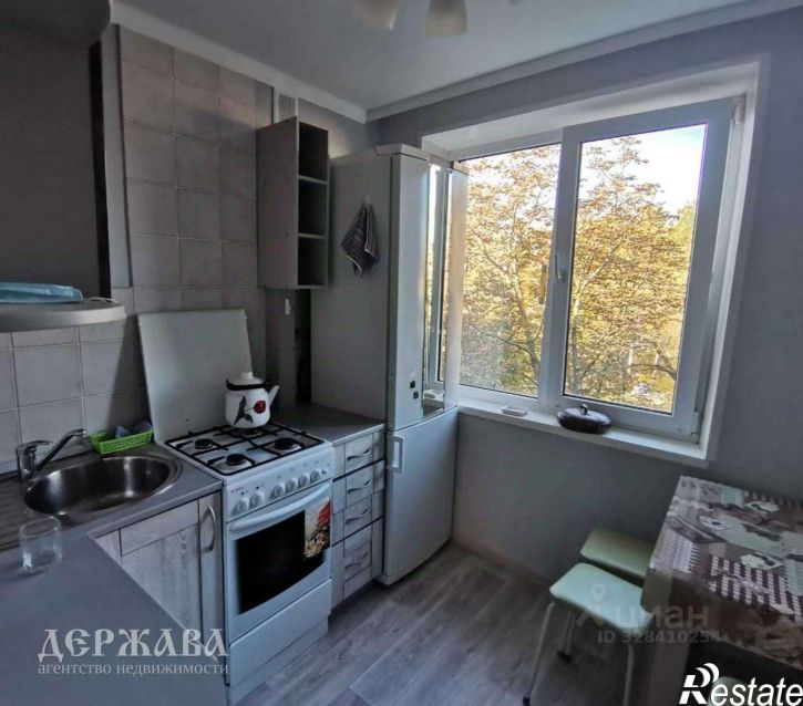 2-комн квартира мкр Лебединец, 12,  д. 12