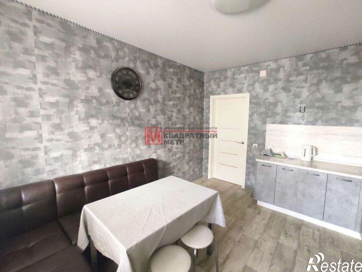 3-комн квартира Степной мкр, 10,  д. 10