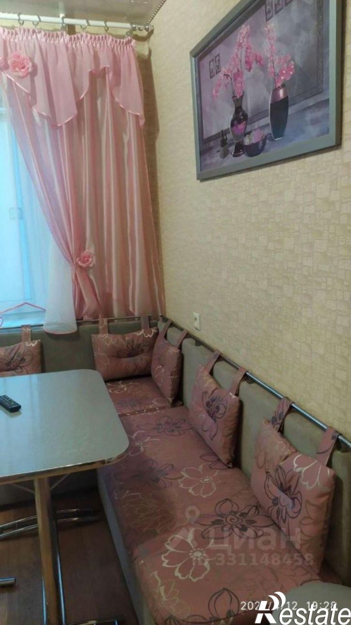 2-комн квартира мкр Макаренко, 38,  д. 38