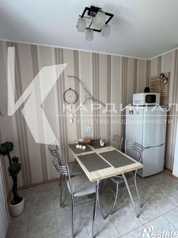 3-комн квартира мкр Космос, 1в,  д. 1в
