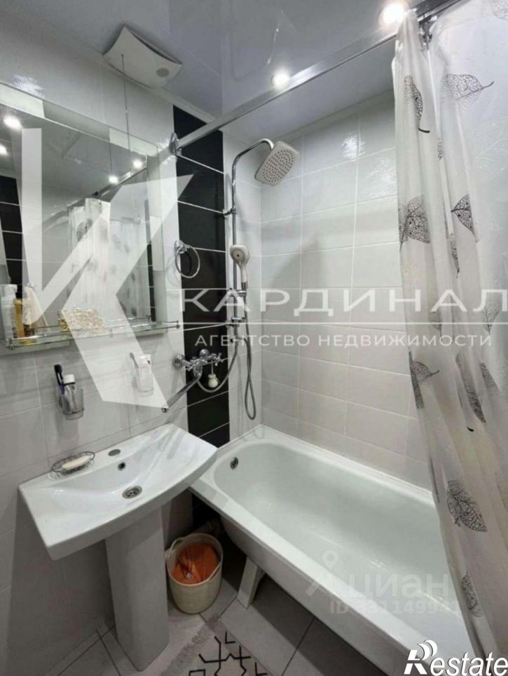 3-комн квартира мкр Космос, 1в,  д. 1в
