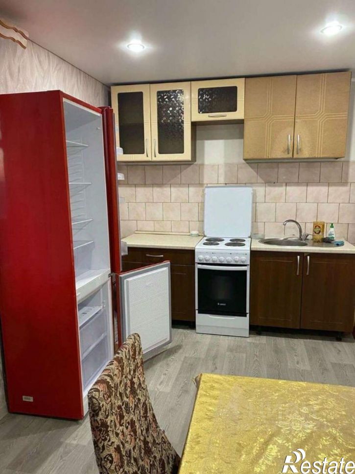 4-комн квартира мкр Макаренко, 40,  д. 40