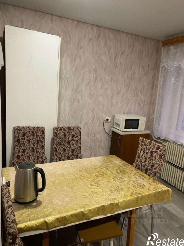 4-комн квартира мкр Макаренко, 40,  д. 40