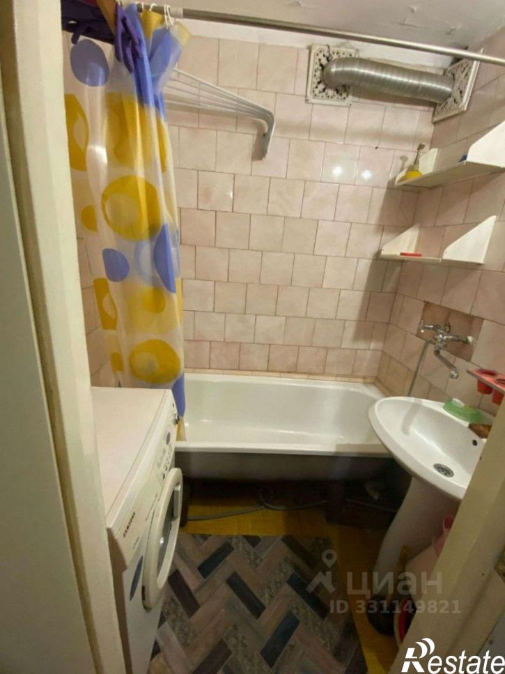 4-комн квартира мкр Макаренко, 40,  д. 40