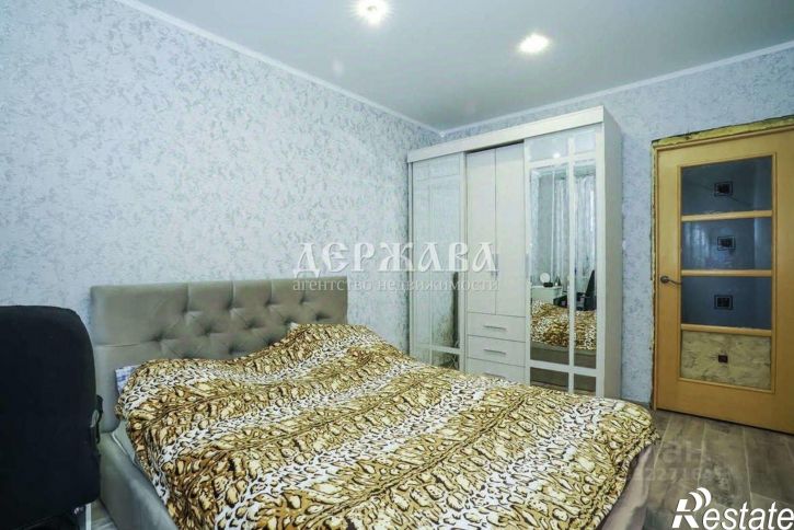 3-комн квартира Солнечный мкр, 15,  д. 15