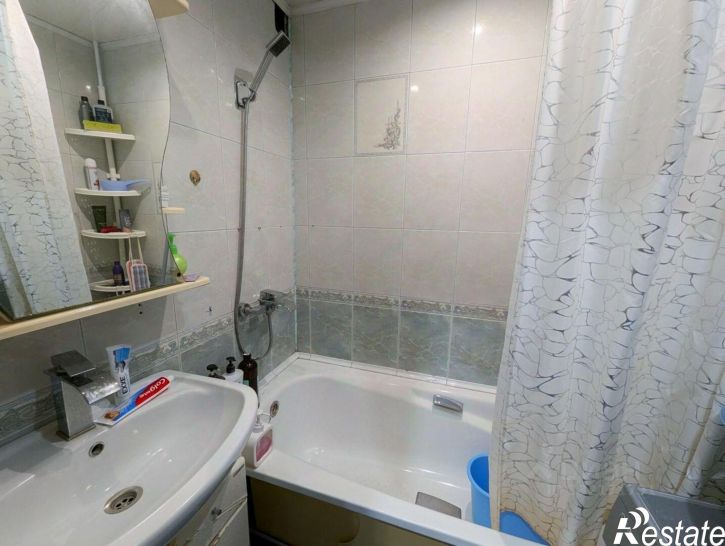 2-комн квартира Восточный мкр, 11,  д. 11