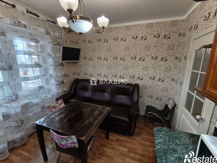 2-комн квартира мкр Космос, 13,  д. 13
