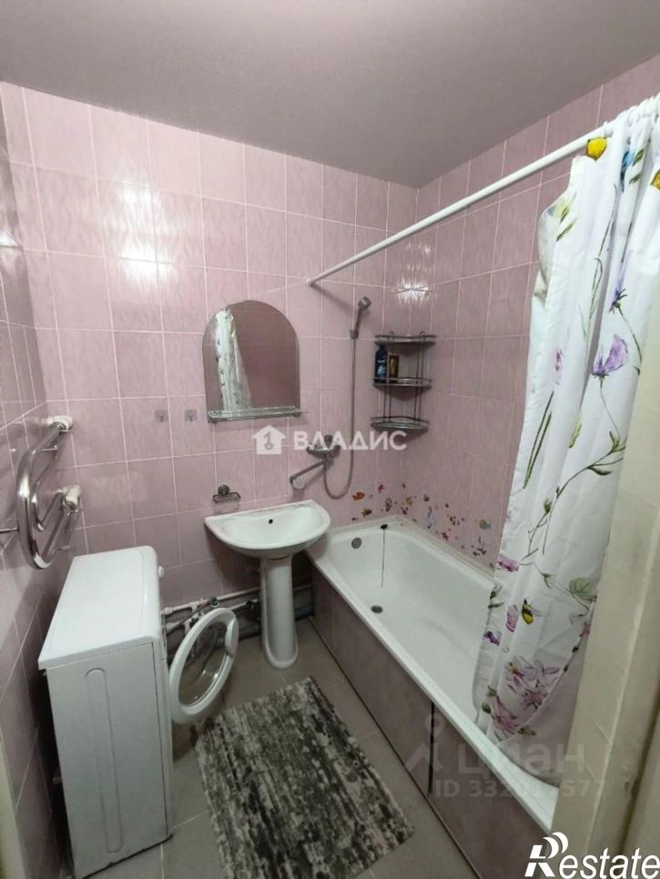 2-комн квартира мкр Космос, 13,  д. 13