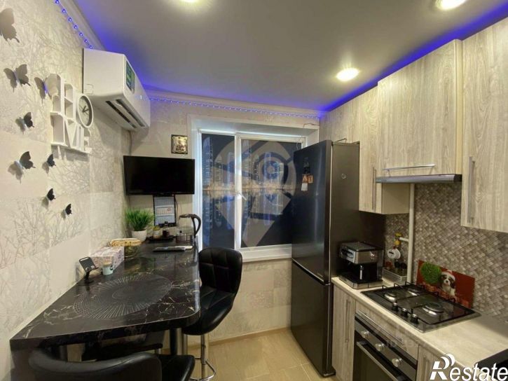 3-комн квартира мкр Лебединец, 8,  д. 8
