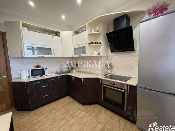 3-комн квартира Степной мкр, 18,  д. 18