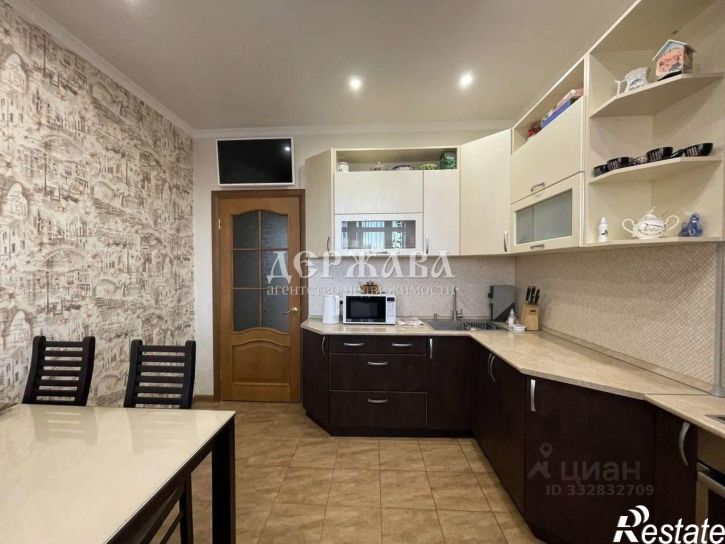 3-комн квартира Степной мкр, 18,  д. 18