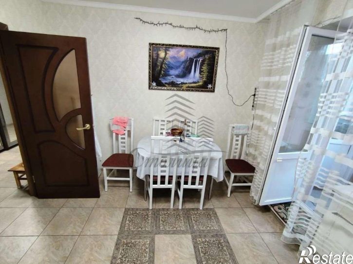 2-комн квартира мкр Космос, 14,  д. 14
