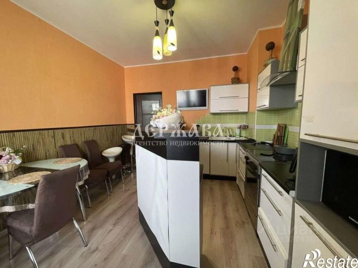 3-комн квартира Степной мкр, 8,  д. 8