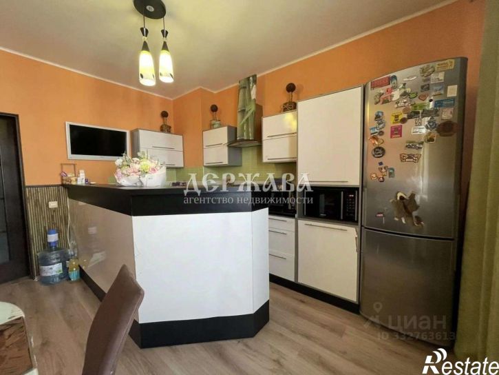3-комн квартира Степной мкр, 8,  д. 8