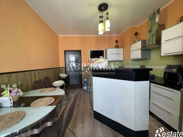 3-комн квартира Степной мкр, 8,  д. 8
