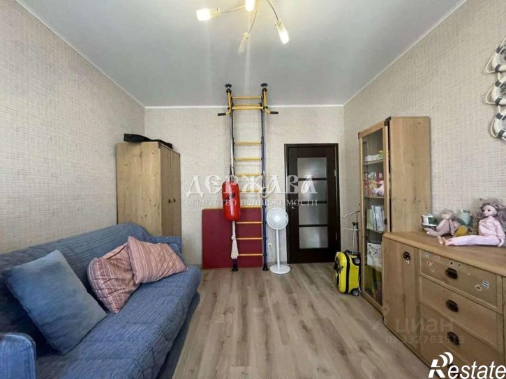 3-комн квартира Степной мкр, 8,  д. 8