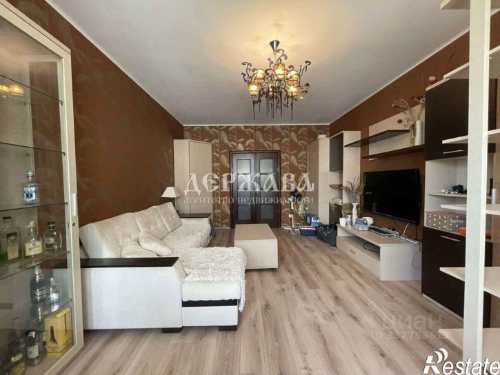 3-комн квартира Степной мкр, 8,  д. 8