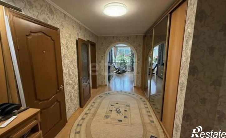 4-комн квартира мкр Космос, 3,  д. 3