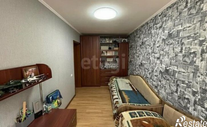 4-комн квартира мкр Космос, 3,  д. 3
