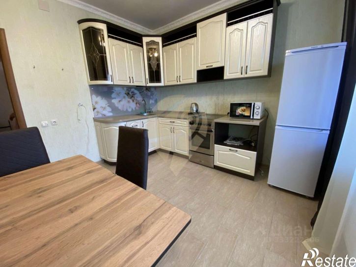 3-комн квартира Степной мкр, 20,  д. 20