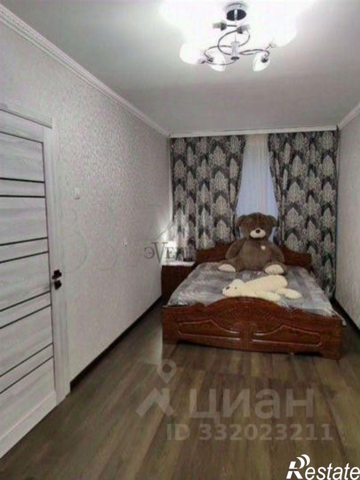 3-комн квартира мкр Макаренко, 1,  д. 1