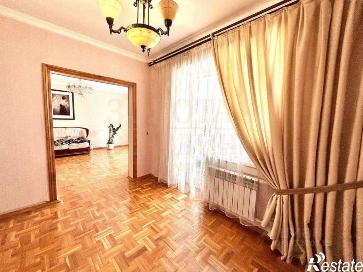 4-комн квартира мкр Королева, 37,  д. 37