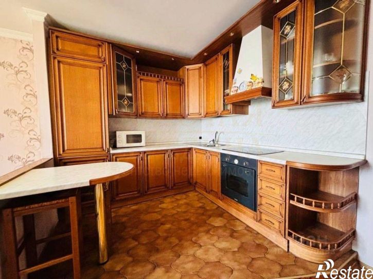 4-комн квартира мкр Королева, 37,  д. 37