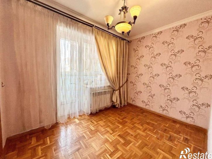 4-комн квартира мкр Королева, 37,  д. 37